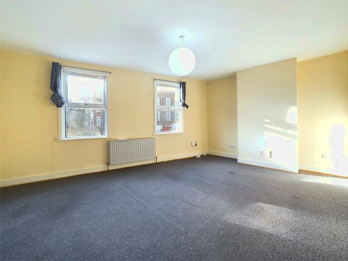 2 Bedroom Flat To Rent In Forest Road, Walthamstow, London, E17