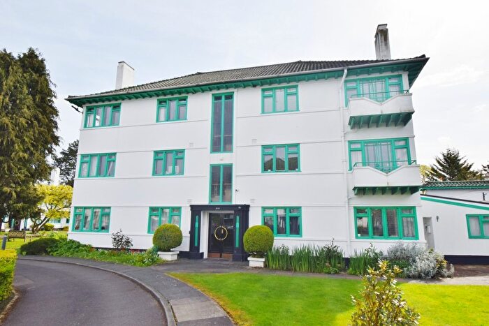 2 Bedroom Flat For Sale In Elm Park Court, Elm Park Road, Pinner, HA5