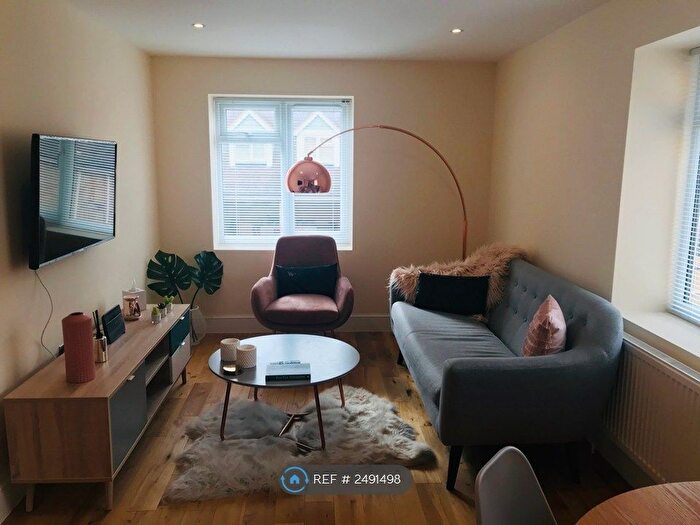 2 Bedroom Flat To Rent In Portsmouth Road, Cobham, KT11