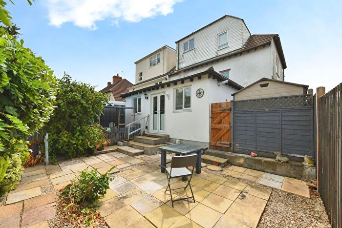 6 Bedroom Semi Detached House For Sale In Lodge Causeway, Bristol, BS16