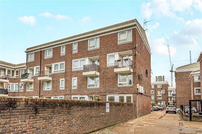 2 Bedroom Apartment For Sale In Dewberry Street, London, E14