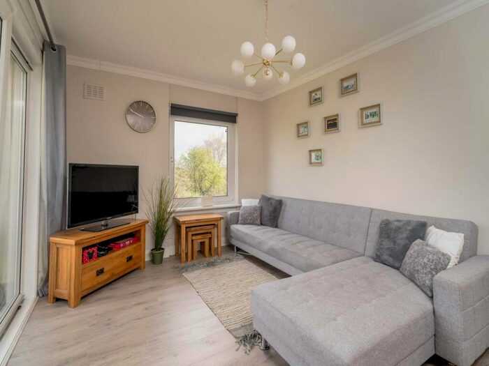 2 Bedroom Flat To Rent In Barnton Court, Barnton, Edinburgh, EH4
