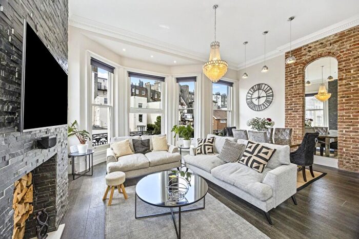 2 Bedroom Apartment For Sale In Holland Road, Hove, BN3