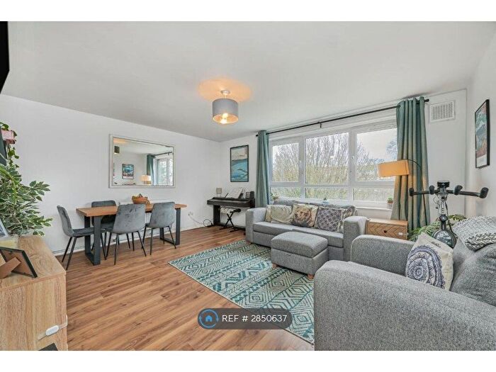 3 Bedroom Maisonette To Rent In Hyperion House, London, SW2