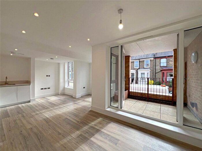 2 Bedroom Apartment For Sale In Brockley Cross, London, SE4