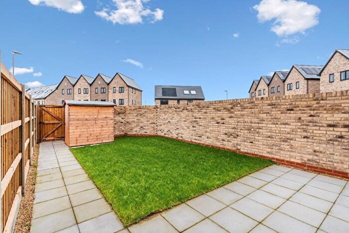 3 Bedroom Semi-Detached House To Rent In Cheyney Close, Huntingdon, Cambridgeshire, PE28