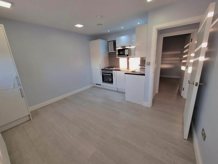 1 Bedroom Flat To Rent In Avington Court, Old Kent Road, Bermondsy, London, SE1