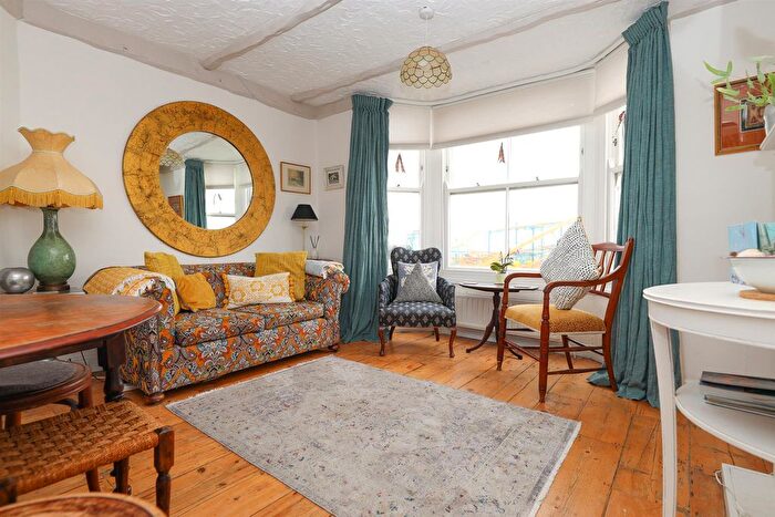 2 Bedroom Town House For Sale In East Parade, Old Town, Hastings, TN34