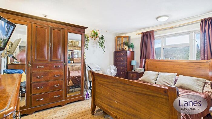 3 Bedroom Terraced House For Sale In Green Close, Cheshunt, EN8