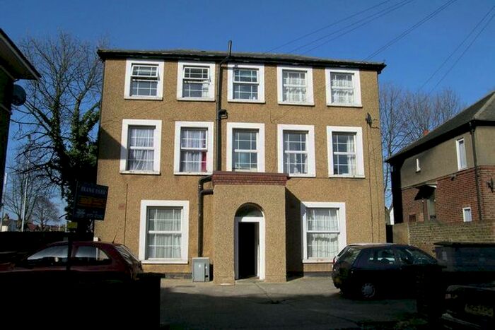 Studio To Rent In Clifton Road, Slough, SL1