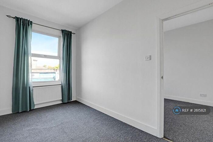 3 Bedroom Flat To Rent In Croydon Road, Beckenham, BR3