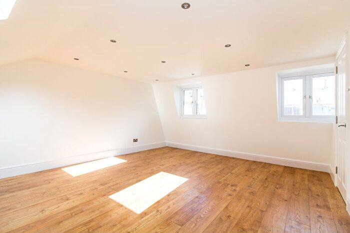 2 Bedroom Flat To Rent In Abdale Road, London, W12