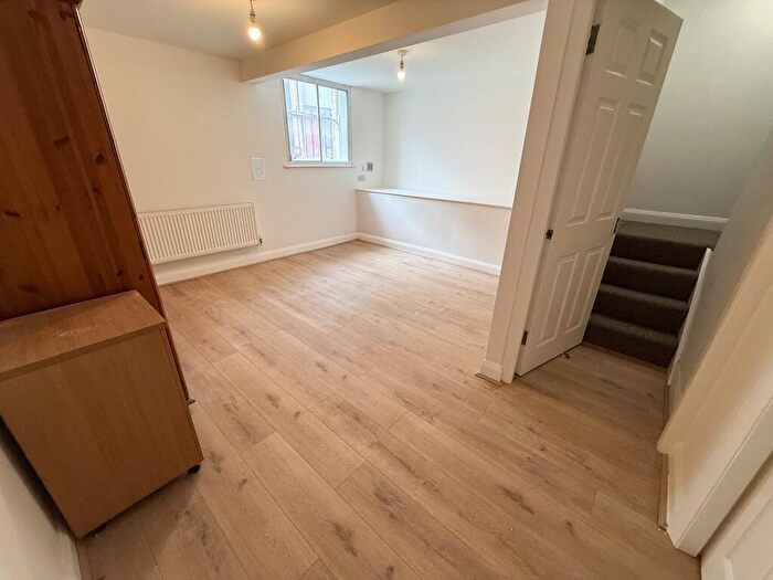 1 Bedroom House To Rent In - Seymour Street, L3
