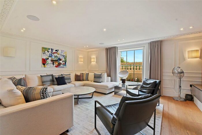 2 Bedroom Flat To Rent In Cumberland Terrace, Regents Park, London, NW1