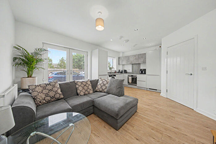 1 Bedroom Flat For Sale In Laver Drive, Tapton, Chesterfield, S41