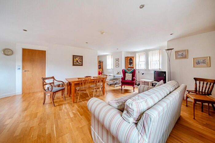2 Bedroom Flat For Sale In Boundaries Road, London, SW12