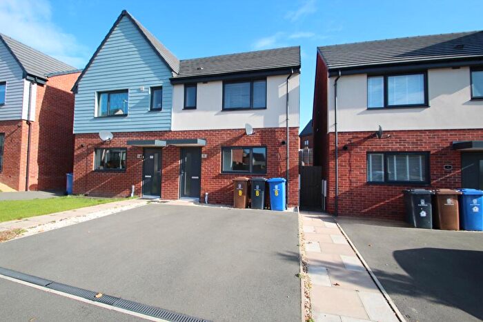 3 Bedroom Semi-Detached House For Sale In George Steele Avenue, Bucknall, Stoke-on-Trent, ST2