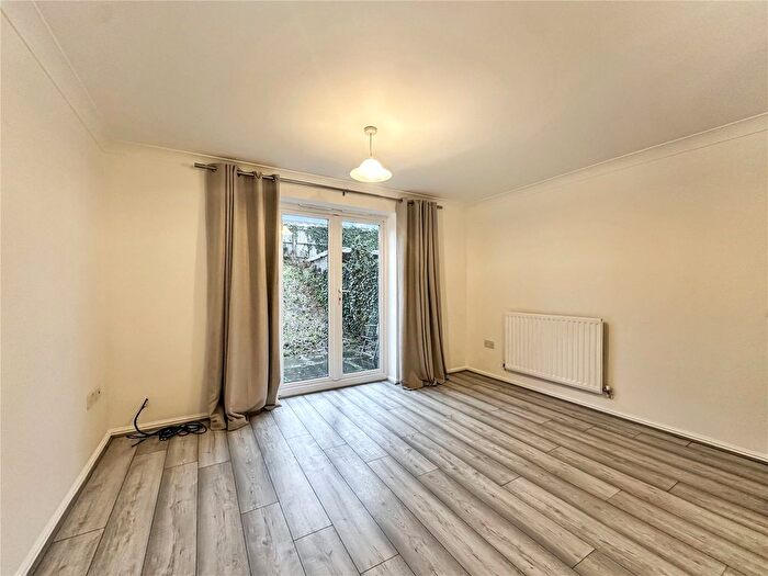 2 Bedroom Detached House To Rent In Chaucer Way, Slough, Berkshire, SL1