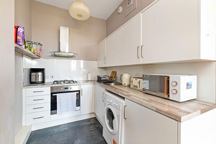 1 Bedroom Flat For Sale In / Yeaman Place, Polwarth, Edinburgh, EH11