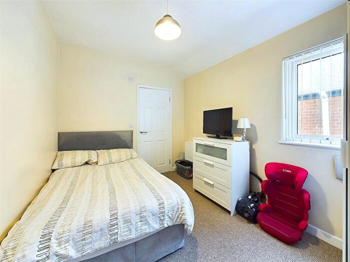 5 Bedroom Terraced House For Sale In Earlesmere Avenue, Doncaster, South Yorkshire, DN4