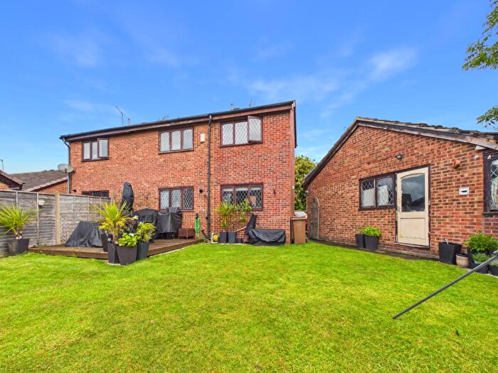 3 Bedroom Semi-Detached House For Sale In King Charles Close, Willerby, East Riding Of Yorkshire, HU10