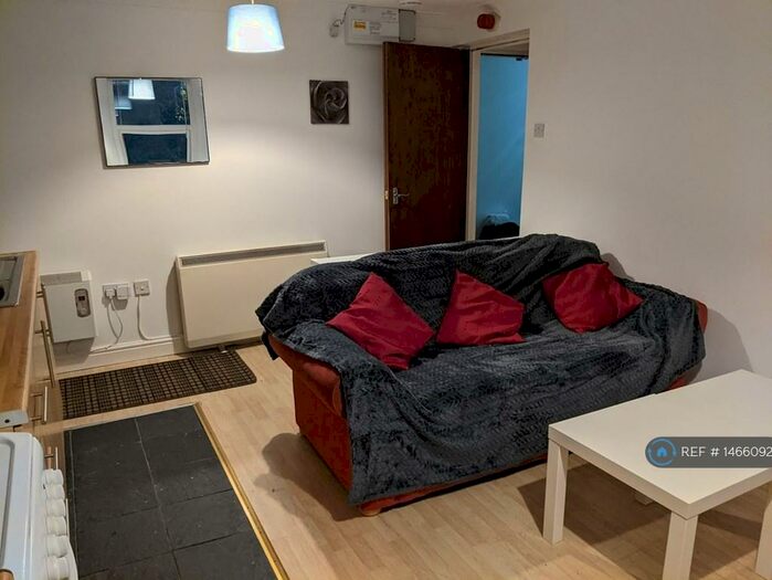 1 Bedroom Flat To Rent In Ty Capel Zion, Tylorstown, Ferndale, CF43