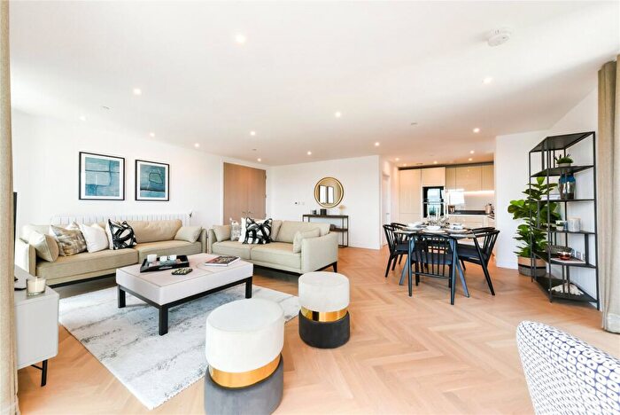 3 Bedroom Penthouse To Rent In Peglar Square, London, SE3