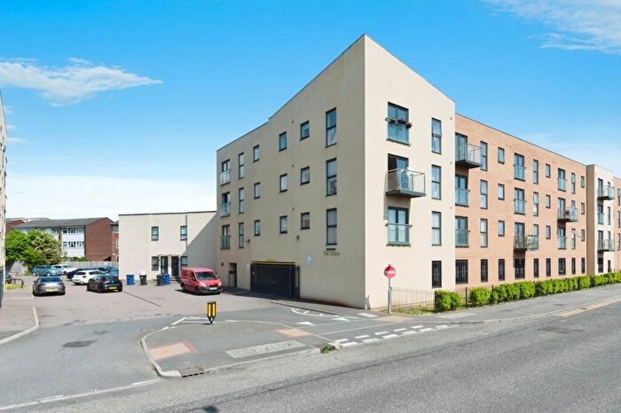 1 Bedroom Flat For Sale In Dock Road, Tilbury, Essex, RM18