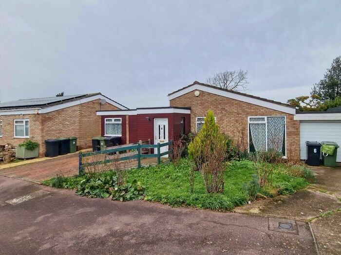 2 Bedroom Bungalow For Sale In Grange Close, Houghton Conquest, Bedfordshire, MK45