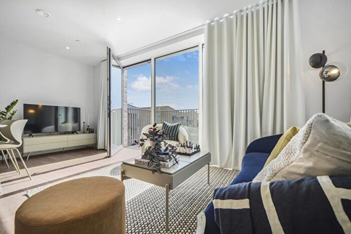 3 Bedroom Apartment To Rent In Uncle Deptford, SE8