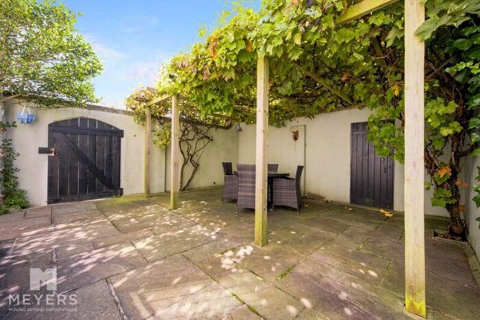 2 Bedroom Bungalow For Sale In Farm Lane, West Lulworth, BH20