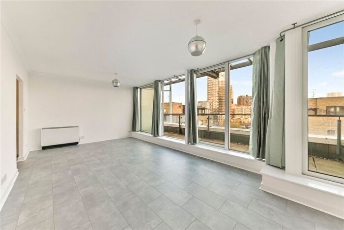 3 Bedroom Apartment To Rent In Boardwalk Place, London, E14