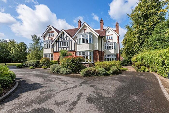 2 Bedroom Apartment For Sale In Broad Oaks, Chessetts Wood Road, Lapworth, B94