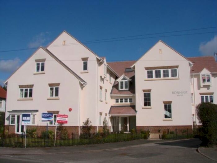 3 Bedroom Apartment To Rent In Woking, GU22