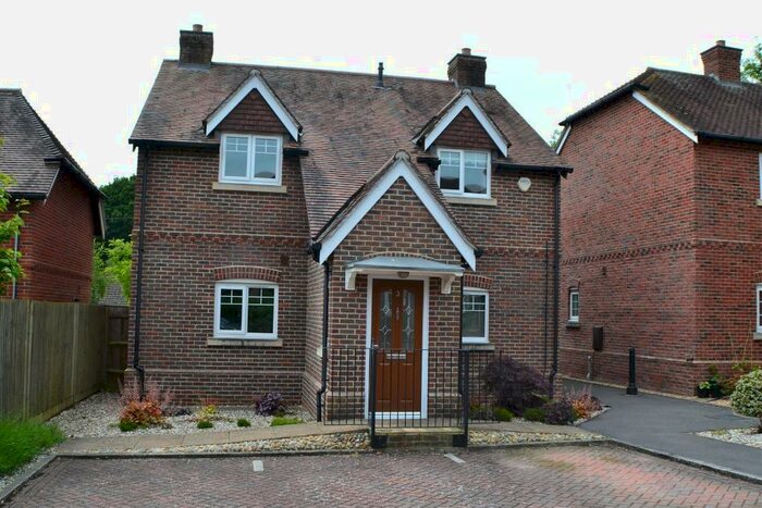 2 Bedroom Flat To Rent In Blackthorn Close, Tadley, RG26