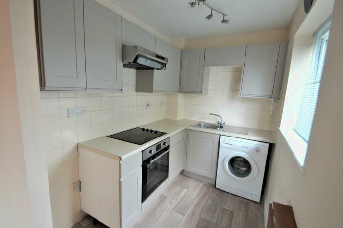 Studio To Rent In Franklin Avenue, Slough, Berkshire, SL2