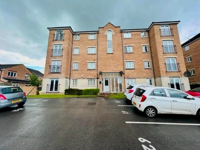 2 Bedroom Flat To Rent In Sandhill Close, Bradford, BD8