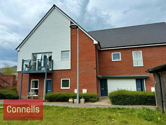 2 Bedroom Apartment To Rent In Turnpike Lane, RH12