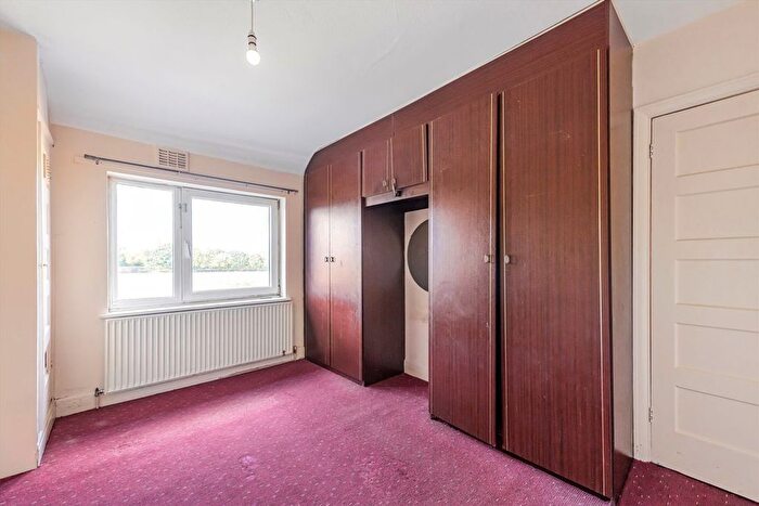 3 Bedroom Property For Sale In Brookbank Avenue, Hanwell, W7