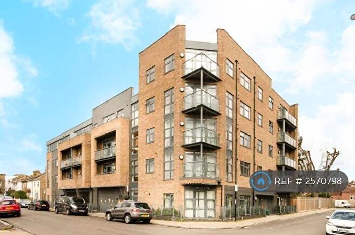 2 Bedroom Flat To Rent In Lochinvar Street, London, SW12