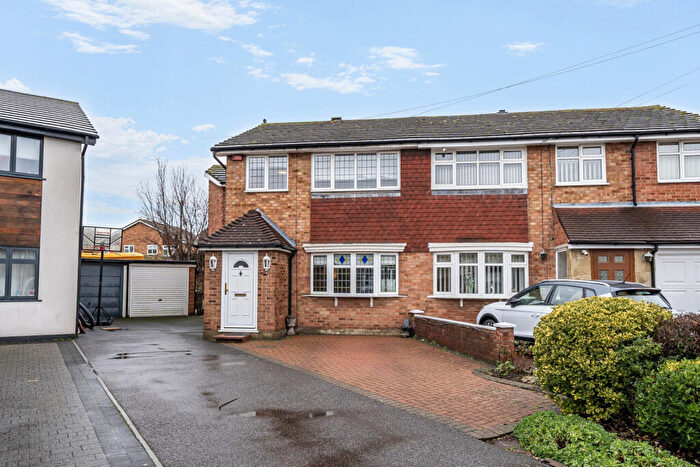 4 Bedroom Semi-Detached House For Sale In Brampton Road, Bexleyheath, DA7