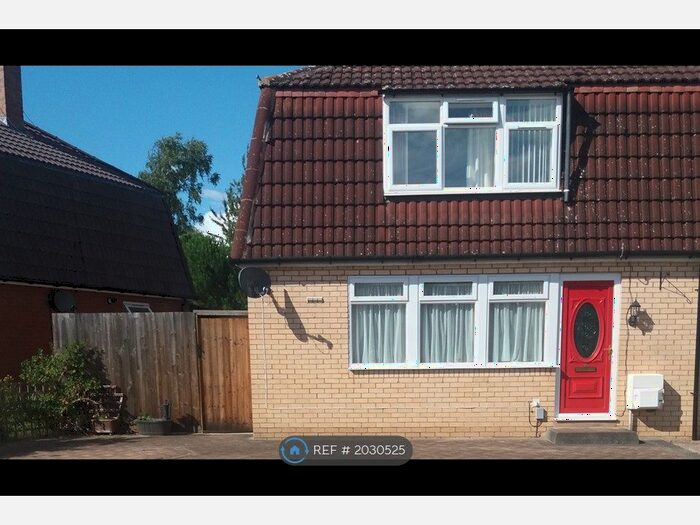 3 Bedroom Semi-Detached House To Rent In St Michael's Rd, Warwick, CV34