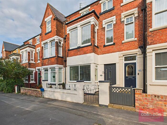 2 Bedroom Flat For Sale In Columbus Ravine, Scarborough, YO12