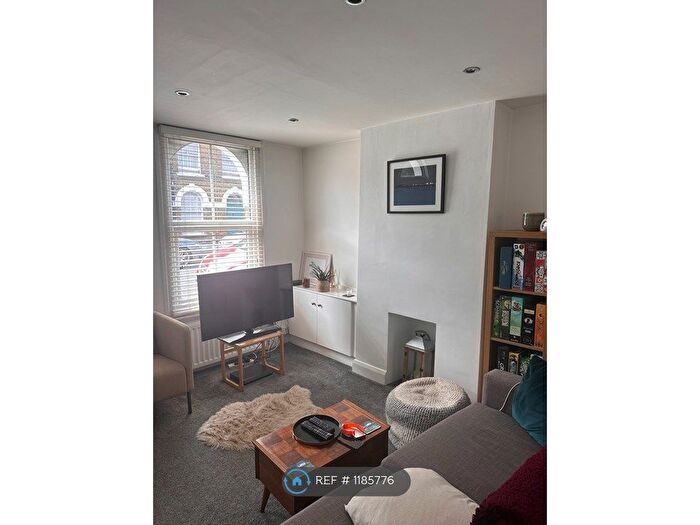 2 Bedroom Semi-Detached House To Rent In Mooreland Road, Bromley, BR1