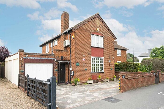 4 Bedroom Property To Rent In Sunbury Way, Hanworth, Feltham, TW13