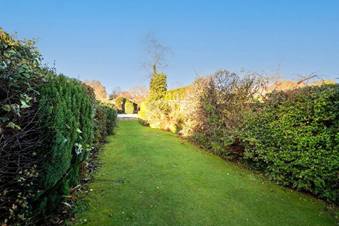 3 Bedroom Semi-Detached House For Sale In Tutts Clump, Reading, RG7