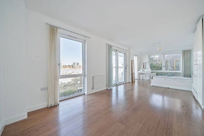 3 Bedroom Flat To Rent In Olympian Way, North Greenwich, London, SE10