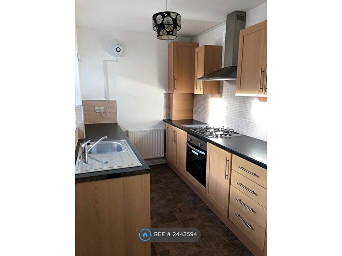 4 Bedroom Terraced House To Rent In Hough Lane, Leeds, LS13