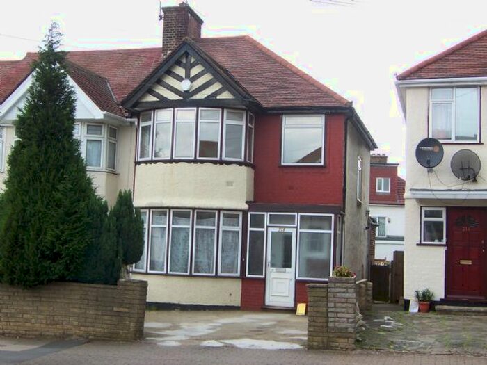 3 Bedroom Semi-Detached House To Rent In Princes Avenue, London, NW9