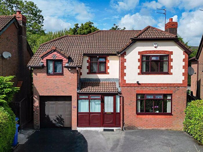 5 Bedroom Detached House For Sale In Buckley Chase, Rochdale, OL16